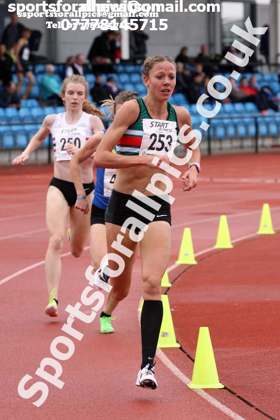 Senior womens1500 metres, Northern Senior and Under-20s Champs., SportsCity, Manchester. Photo: David T. Hewitson/Sports for All Pics